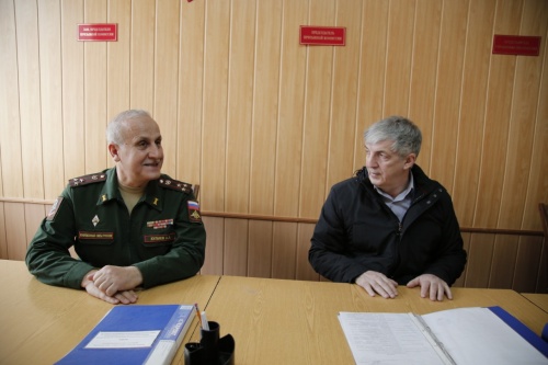 Хизри Абакаров посетил призывной пункт горвоенкомата