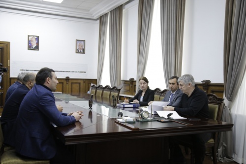 Хизри Абакаров обсудил строительство подземных кабельных канализаций в Дербенте