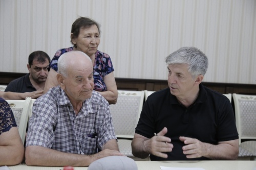 Хизри Абакаров провел прием граждан по личным вопросам 