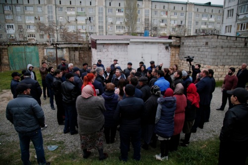 Хизри Абакаров побывал во дворе дома №12 по улице 345 ДСД