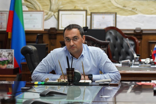 Провел координационное совещание с руководителями правоохранительных органов по городу Дербенту.