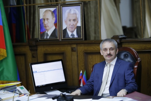 Поздравление врио главы ГО "город Дербент" Энрика Муслимова с Днем гражданской обороны МЧС России