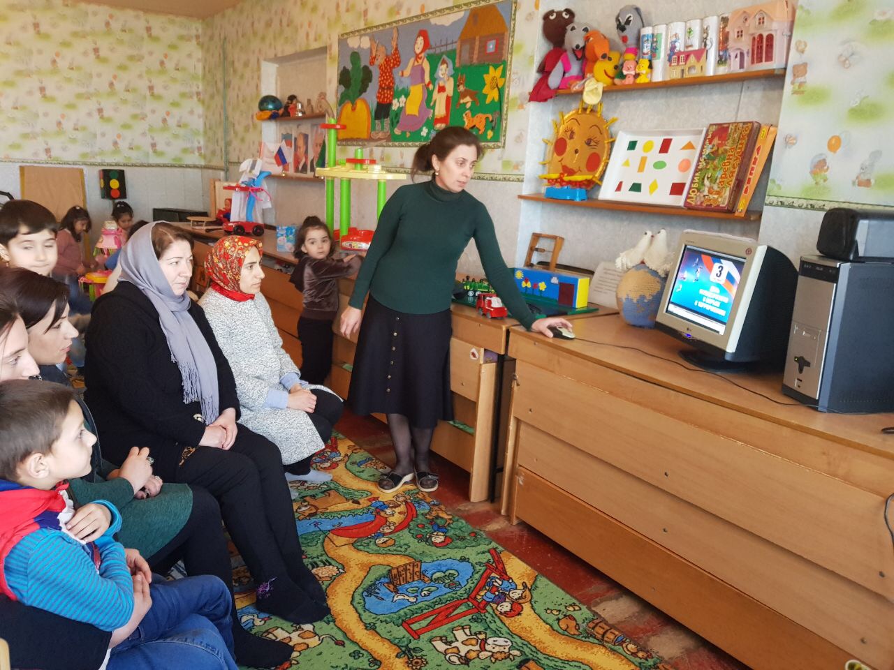 Просмотр  тематического фильма с родителями  Детского сада №5 