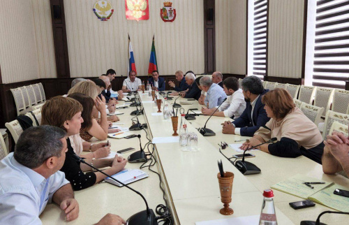 Мэр Дербента предложил депутатам взять шефство над семьями мобилизованных военнослужащих