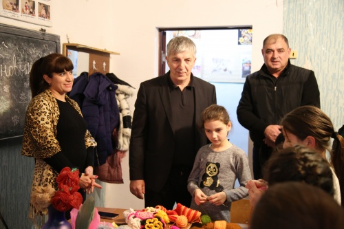  Хизри Абакаров посетил образовательные учреждения города