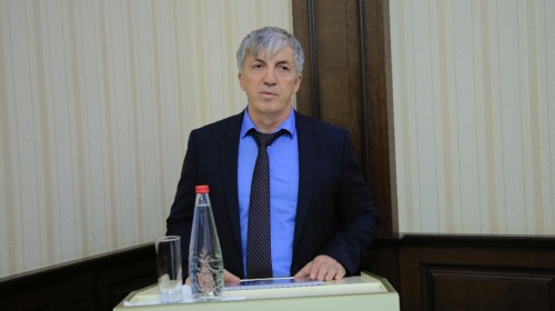 Первую зарплату главы городского округа «город Дербент»Хизри Абакарова распределили среди 7 семей